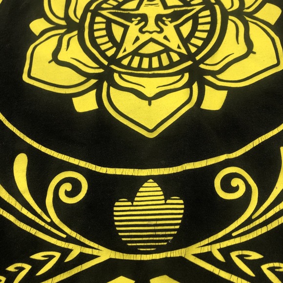 Men's Obey Short Sleeve Graphic TShirt Size Large Yellow Star Flower Graphics - Picture 5 of 16